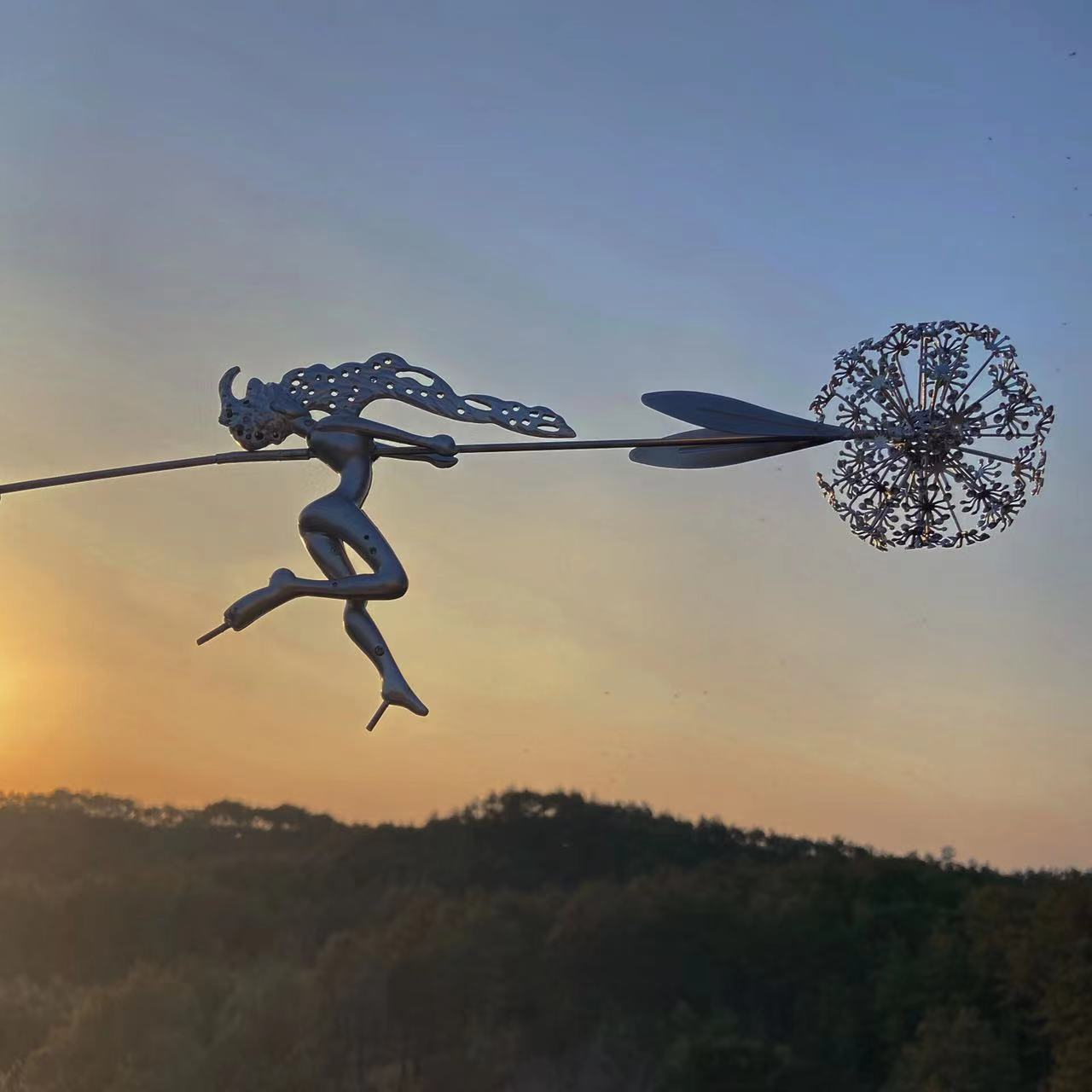 Meșteșuguri din metal Crucea de frontieră Independent Station Flourish Dancing cu FARCENT Robin alb mătase Sculptura de mătase Grădină