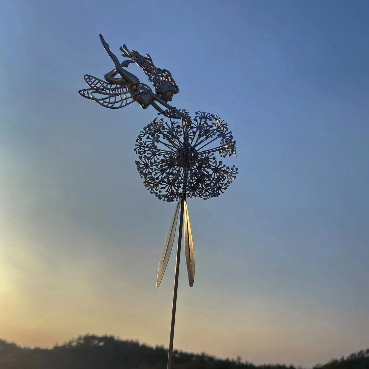 Meșteșuguri din metal Crucea de frontieră Independent Station Flourish Dancing cu FARCENT Robin alb mătase Sculptura de mătase Grădină